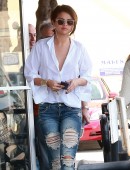 Selena Gomez Has Breakfast With A Friend