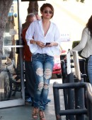 Selena Gomez Has Breakfast With A Friend