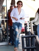 Selena Gomez Has Breakfast With A Friend