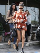 Selena Gomez Is In The Mood For Pizza