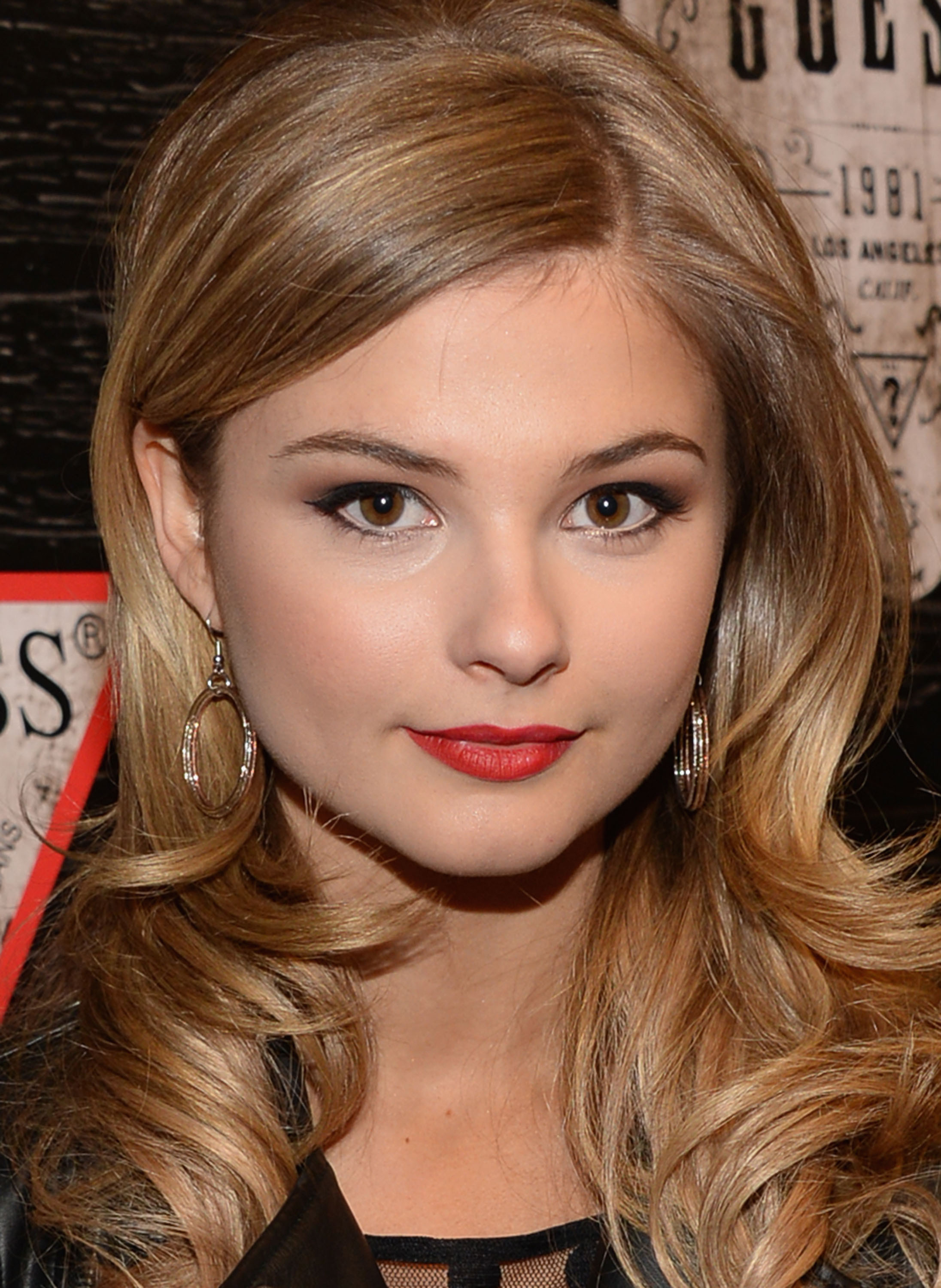Stefanie-Scott-223
