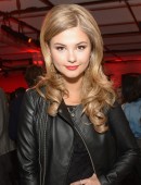 Stefanie-Scott-226