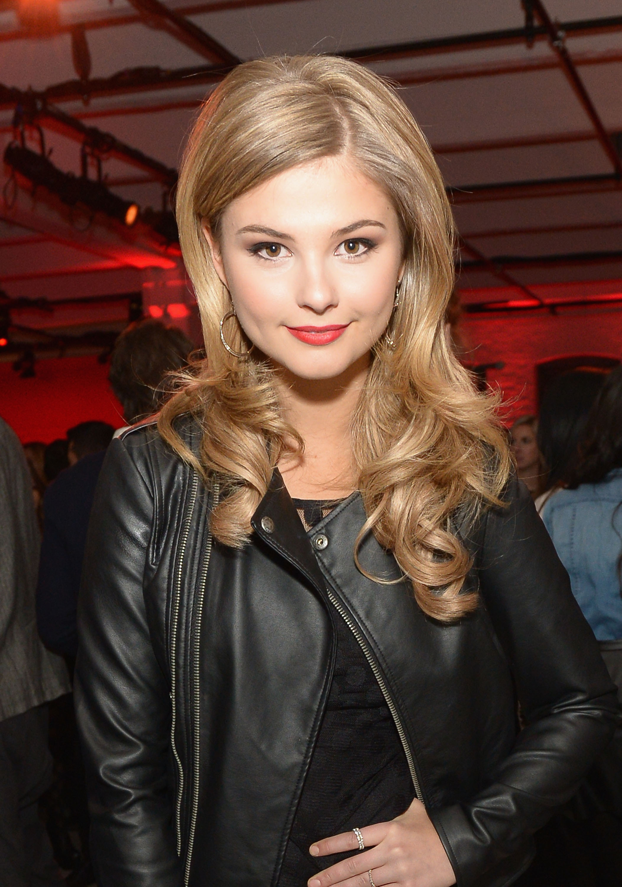 Stefanie-Scott-226