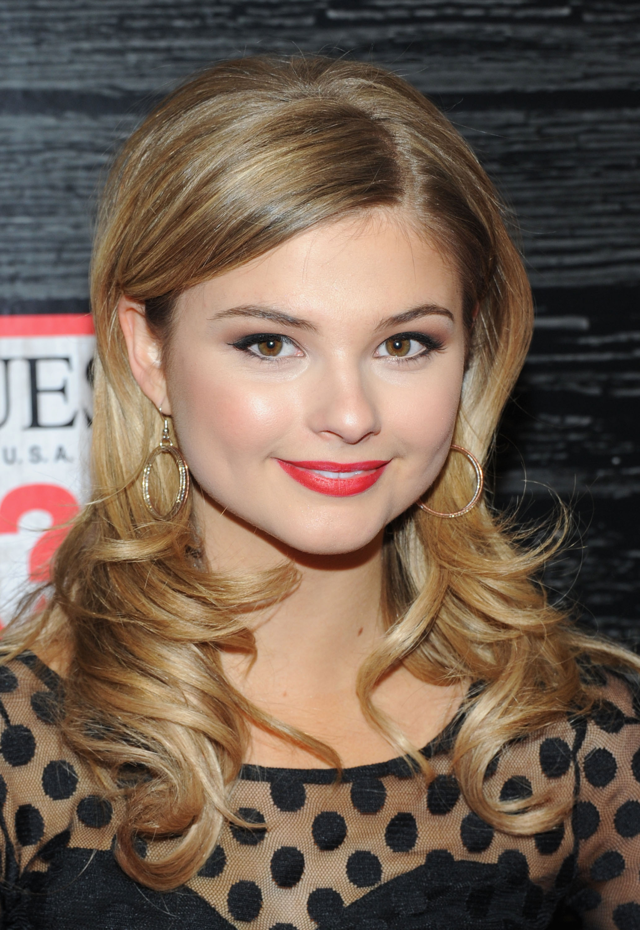 Stefanie-Scott-228