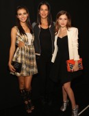 Victoria-Justice-and-Anna-Kendrick-4