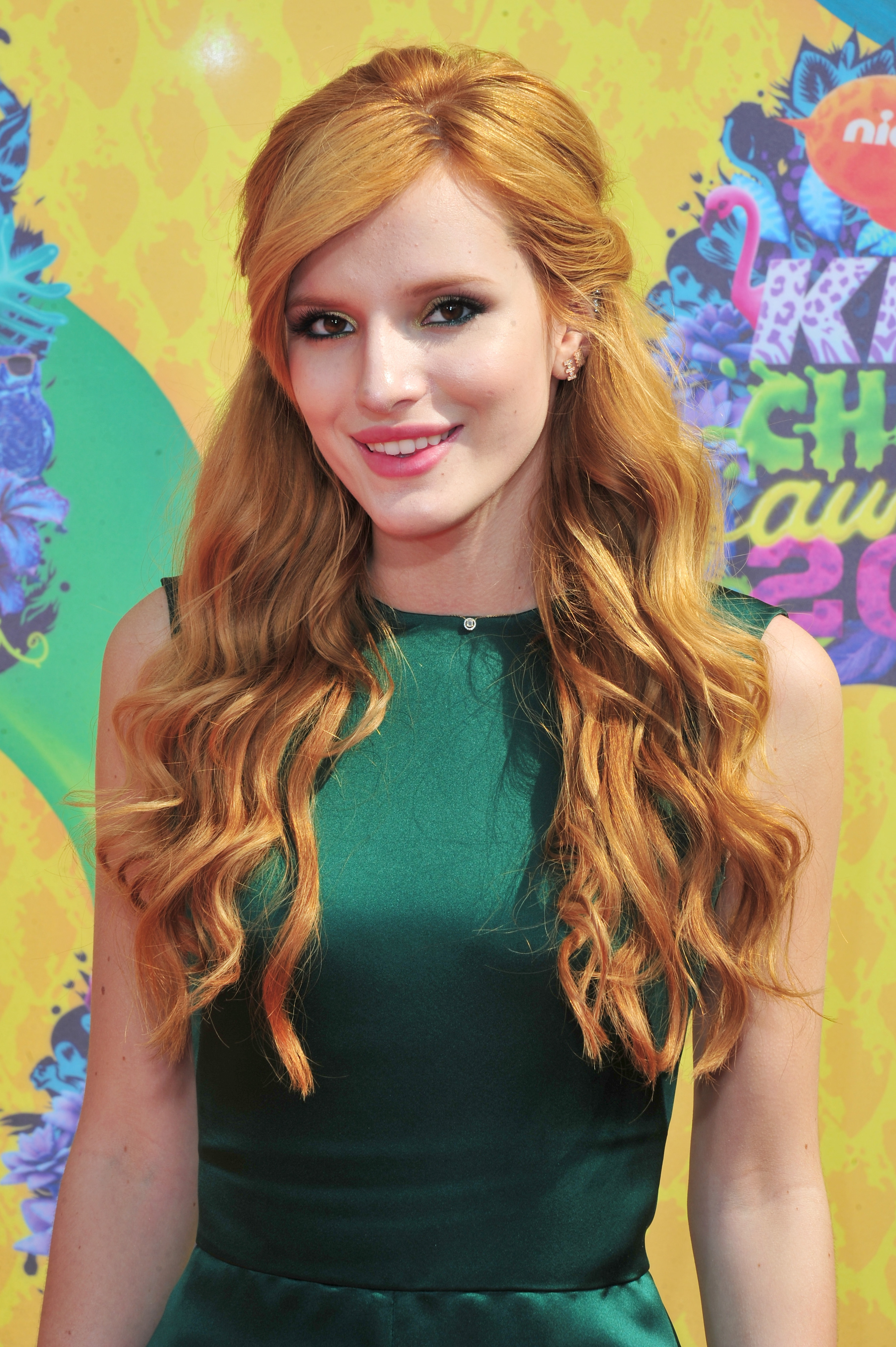 Bella-Thorne-Nickelodeon's-27th-Annual-Kids-Choice-Awards-2