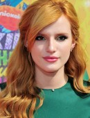 Bella-Thorne-Nickelodeon's-27th-Annual-Kids-Choice-Awards-3