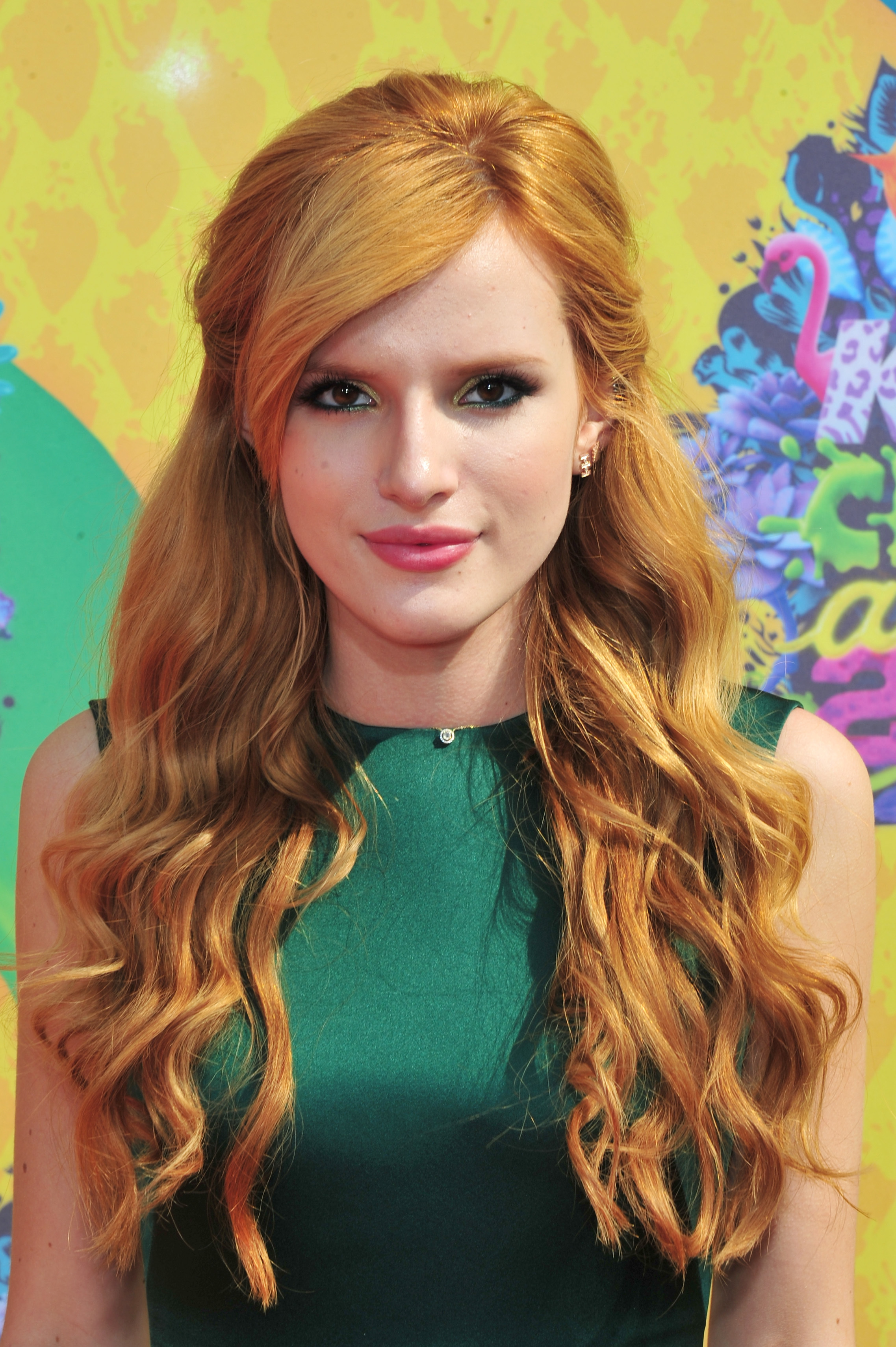Bella-Thorne-Nickelodeon's-27th-Annual-Kids-Choice-Awards-6