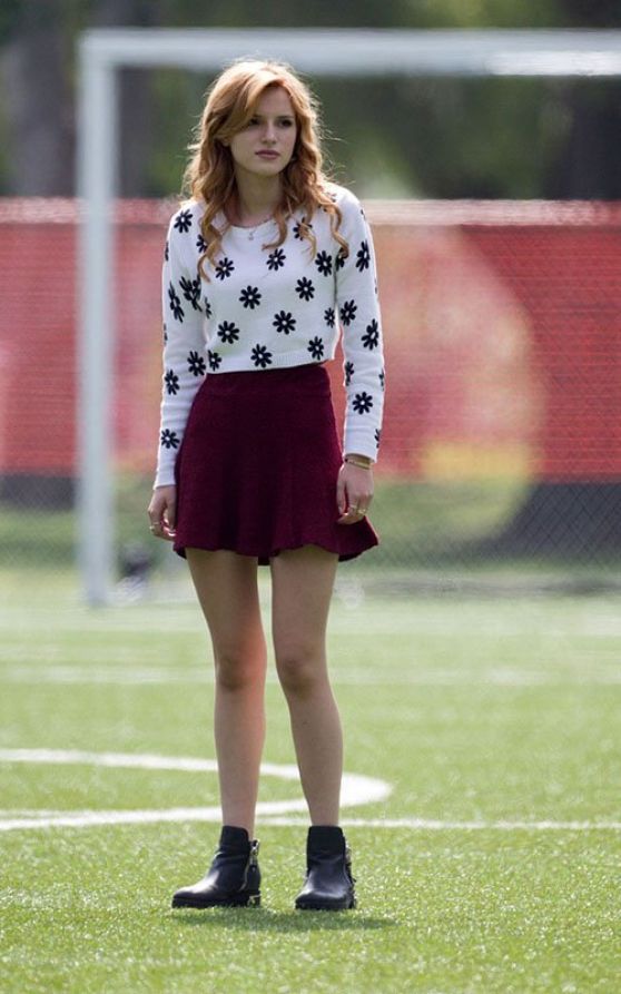 Bella-Thorne-Upskirt-3