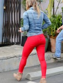 Hilary-Duff-Booty-in-Jeans-53