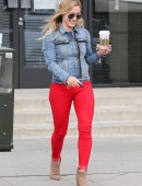 Hilary-Duff-Booty-in-Jeans-59