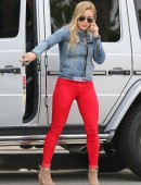 Hilary-Duff-Booty-in-Jeans-60