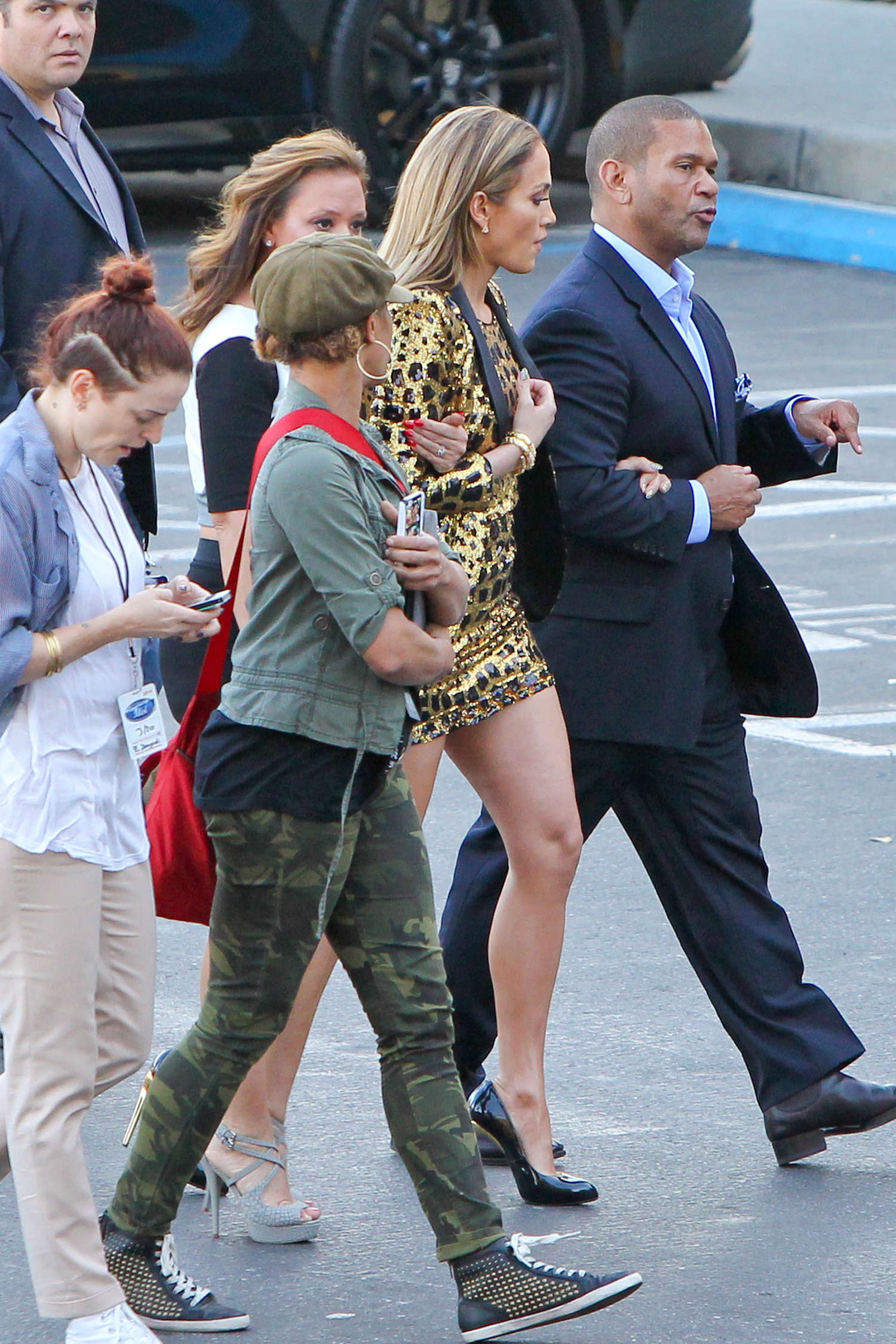 Jennifer-Lopez-Leggy-American-Idol-1