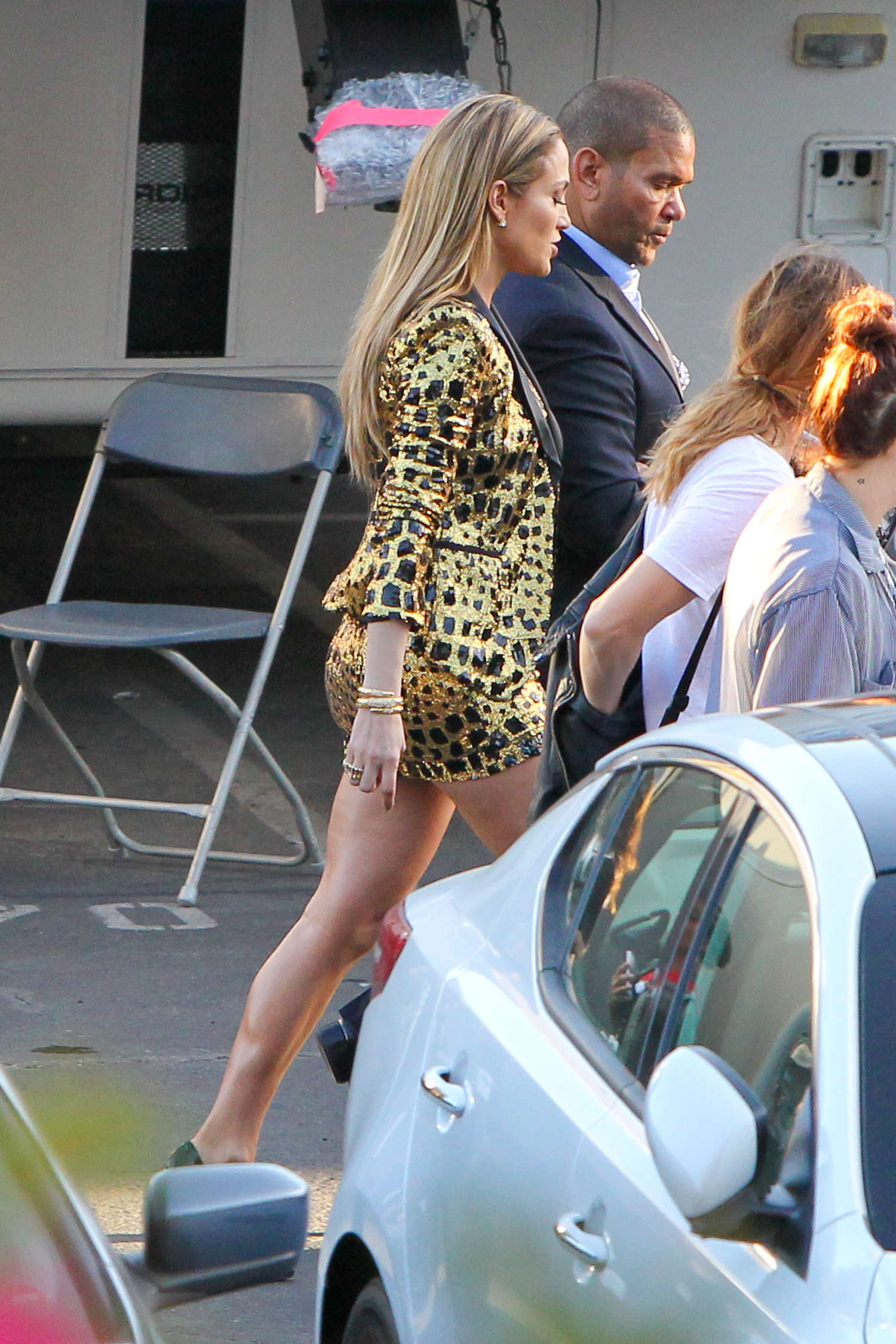 Jennifer-Lopez-Leggy-American-Idol-5