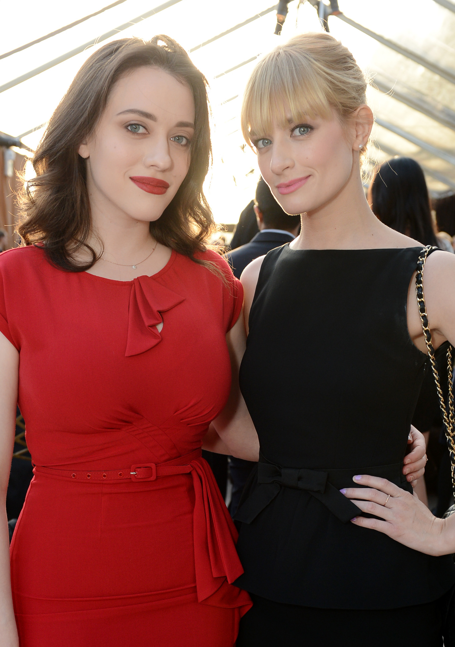 Kat Dennings, Beth Behrs