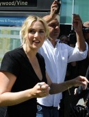 Kate-Winslet-Hollywood-Walk-of-Fame-7