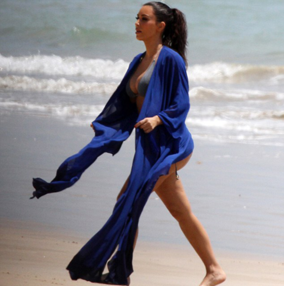Kim-Kardashian-Bikini-Thailand-2