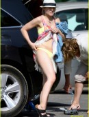 *EXCLUSIVE* Kristen Bell and Dax Shepard hit the beach in Hawaii