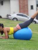 Leilani-Dowding-in-Leggings-5
