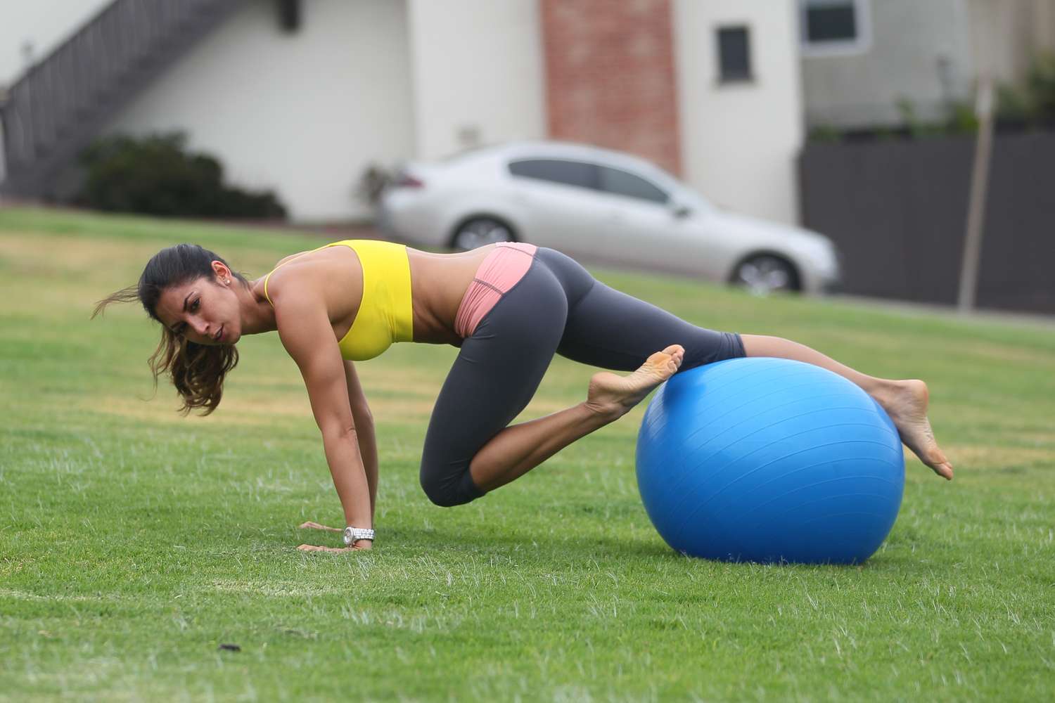 Leilani-Dowding-in-Leggings-6