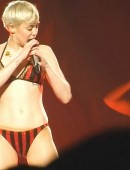 Miley-Cyrus-Bangerz-Concert-in-Milwaukee-3