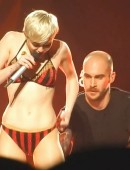 Miley-Cyrus-Bangerz-Concert-in-Milwaukee-4