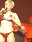 Miley-Cyrus-Bangerz-Concert-in-Milwaukee-7