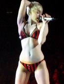 Miley-Cyrus-Bangerz-Concert-in-Milwaukee-9