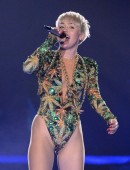 Miley-Cyrus-Bangerz-Tour-2014-in-Rosemont-13