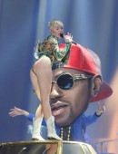 Miley-Cyrus-Bangerz-Tour-2014-in-Rosemont-2