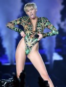 Miley-Cyrus-Bangerz-Tour-AT&T-Center-San-Antonio-TX-3