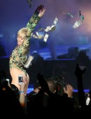 Miley-Cyrus-Bangerz-Tour-AT&T-Center-San-Antonio-TX-4
