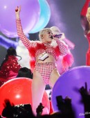 Miley-Cyrus-Bangerz-Tour-Amway-Center-Orlando-1