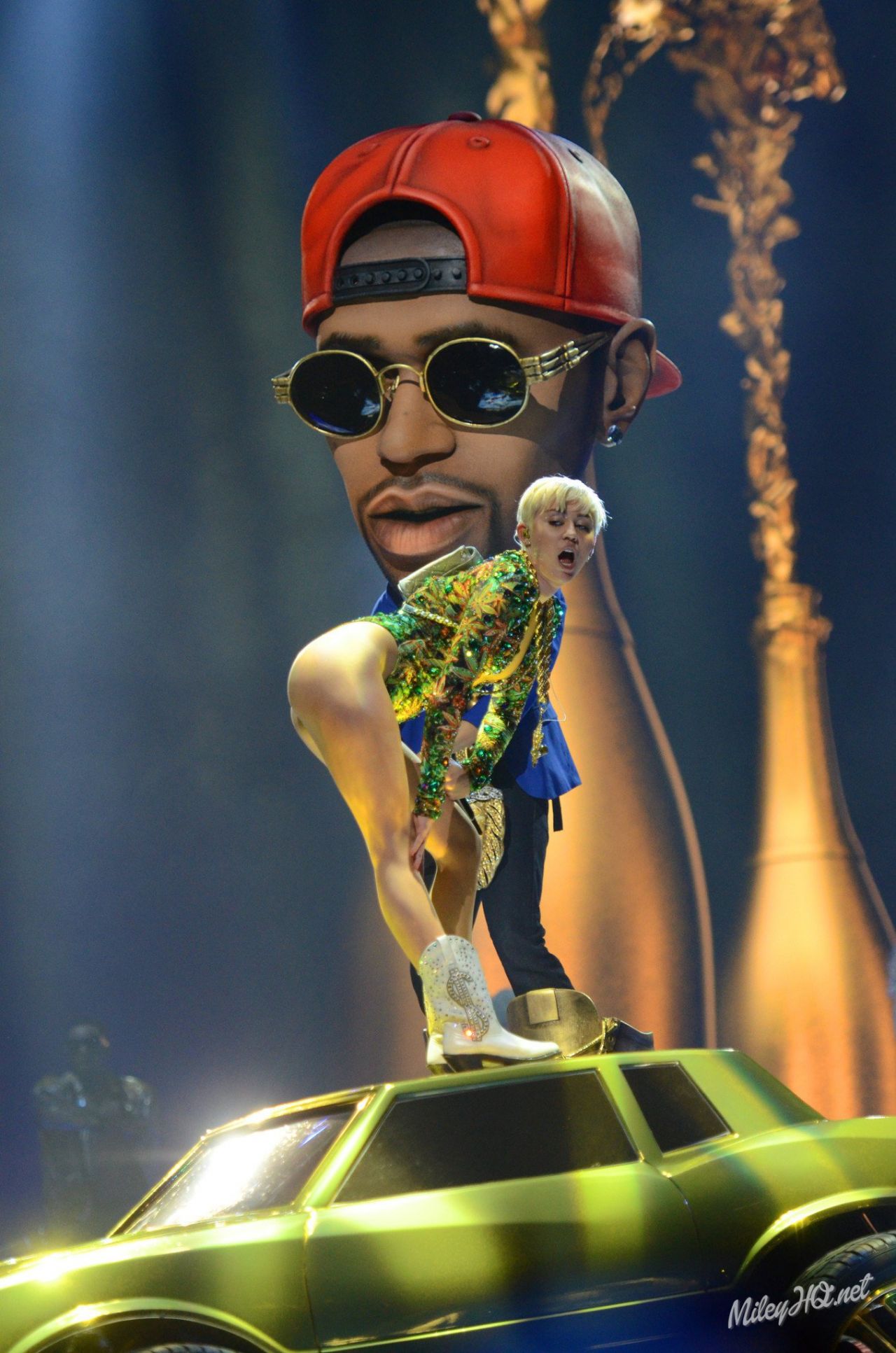 Miley-Cyrus-Bangerz-Tour-Amway-Center-Orlando-10