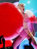 Miley-Cyrus-Bangerz-Tour-Amway-Center-Orlando-2