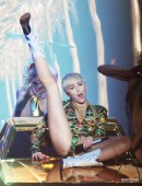 Miley-Cyrus-Bangerz-Tour-Atlanta-12