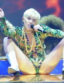 Miley-Cyrus-Bangerz-Tour-Atlanta-3