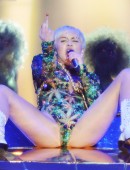 Miley-Cyrus-Bangerz-Tour-Atlanta-8