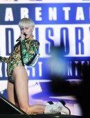 Miley-Cyrus-Bangerz-Tour-Atlanta-9