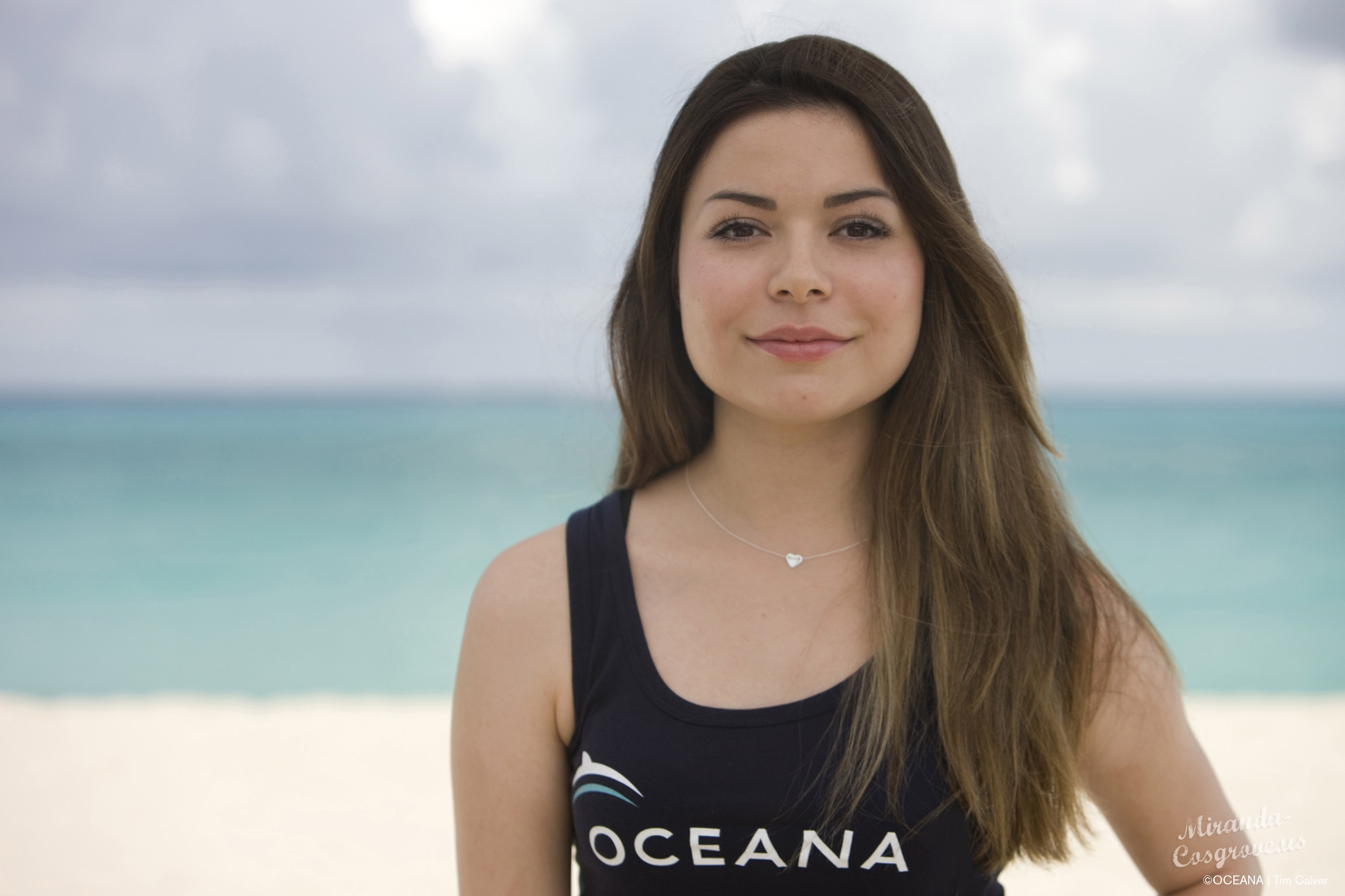 Miranda-Cosgrove-Oceana-Swimming-with-Dolphins-Campaign-1