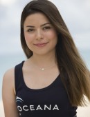Miranda-Cosgrove-Oceana-Swimming-with-Dolphins-Campaign-2
