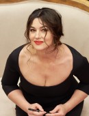 Monica-Bellucci-Dolce-&-Gabbana-Shop-3