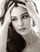 Monica-Bellucci-Woman-Madame-Figaro-Spain-4