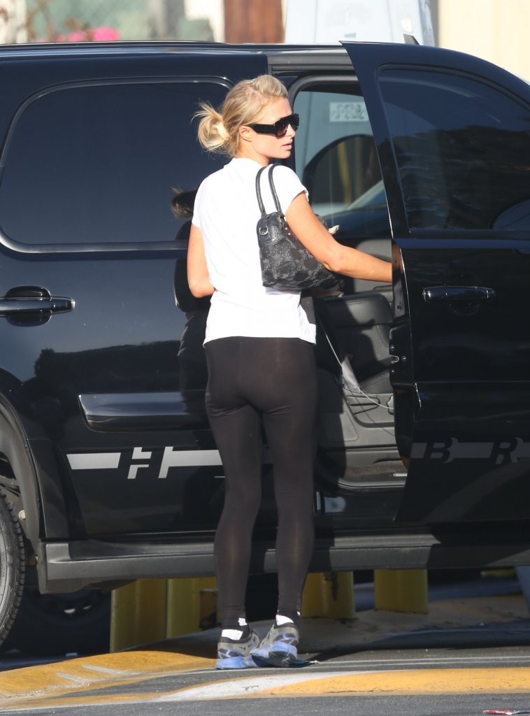 Paris-Hilton-Booty-in-Tights-1