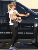 Paris-Hilton-Booty-in-Tights-5