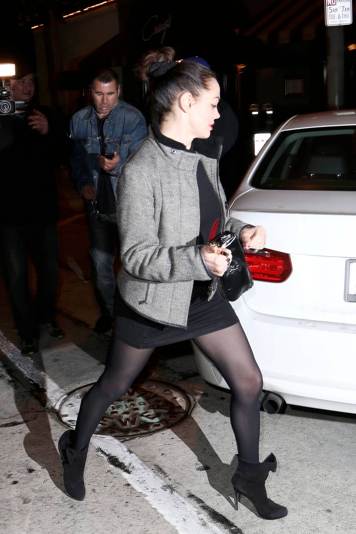 Rose-McGowan-Candids-LA-10