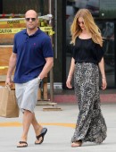 Rosie-Huntington-Whiteley-Malibu-10