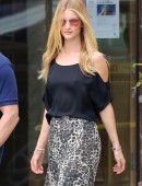 Rosie-Huntington-Whiteley-Malibu-6