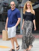 Rosie-Huntington-Whiteley-Malibu-9