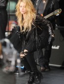 Shakira Performs on NBC's "Today"